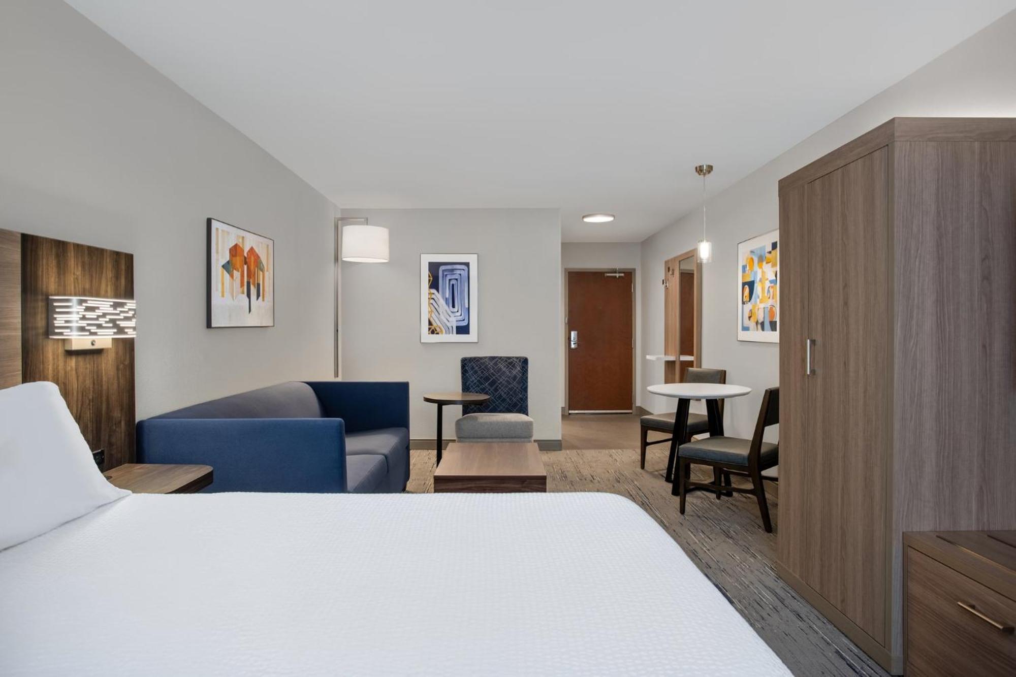 Express & By Ihg 2*