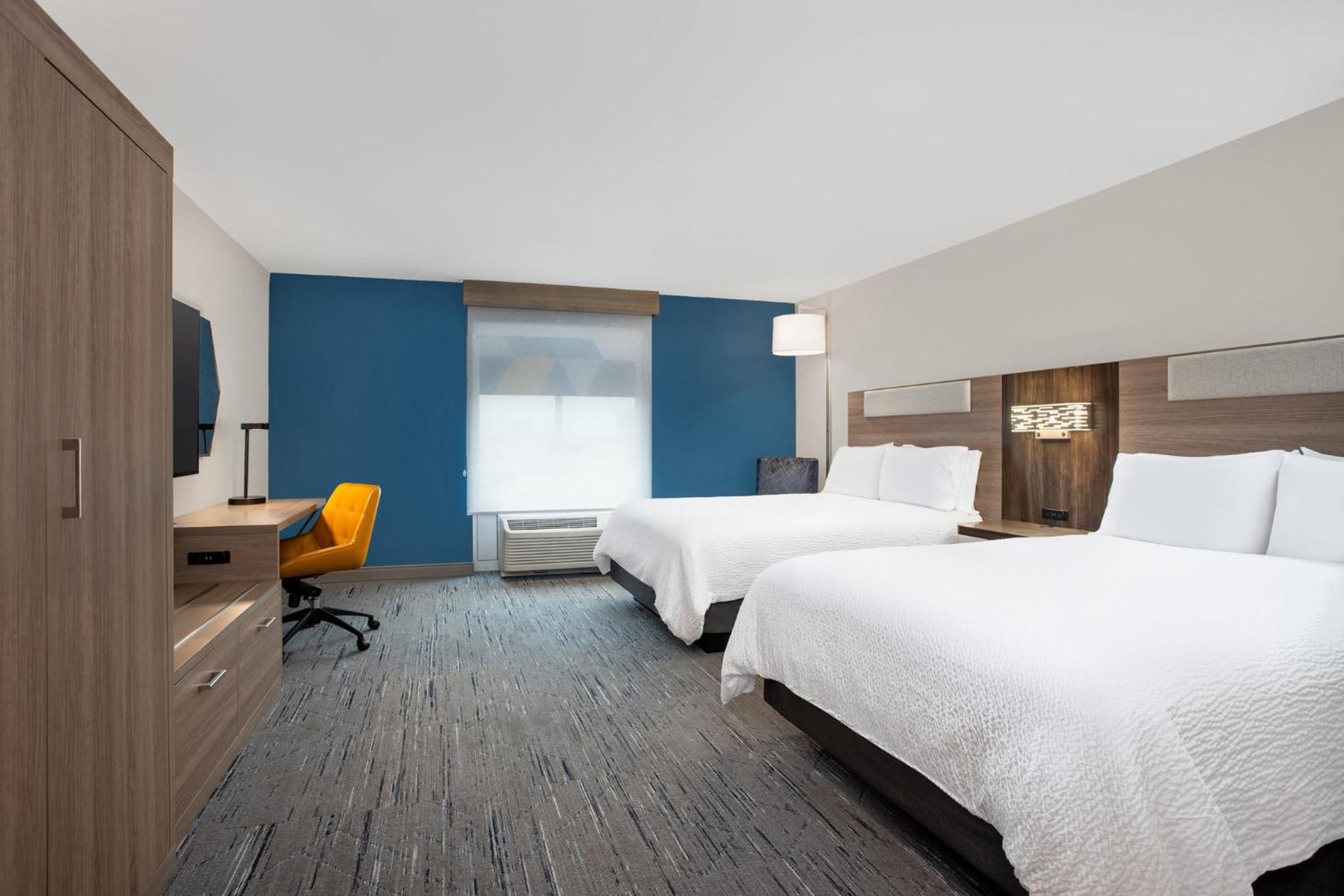 Express & By Ihg 2*