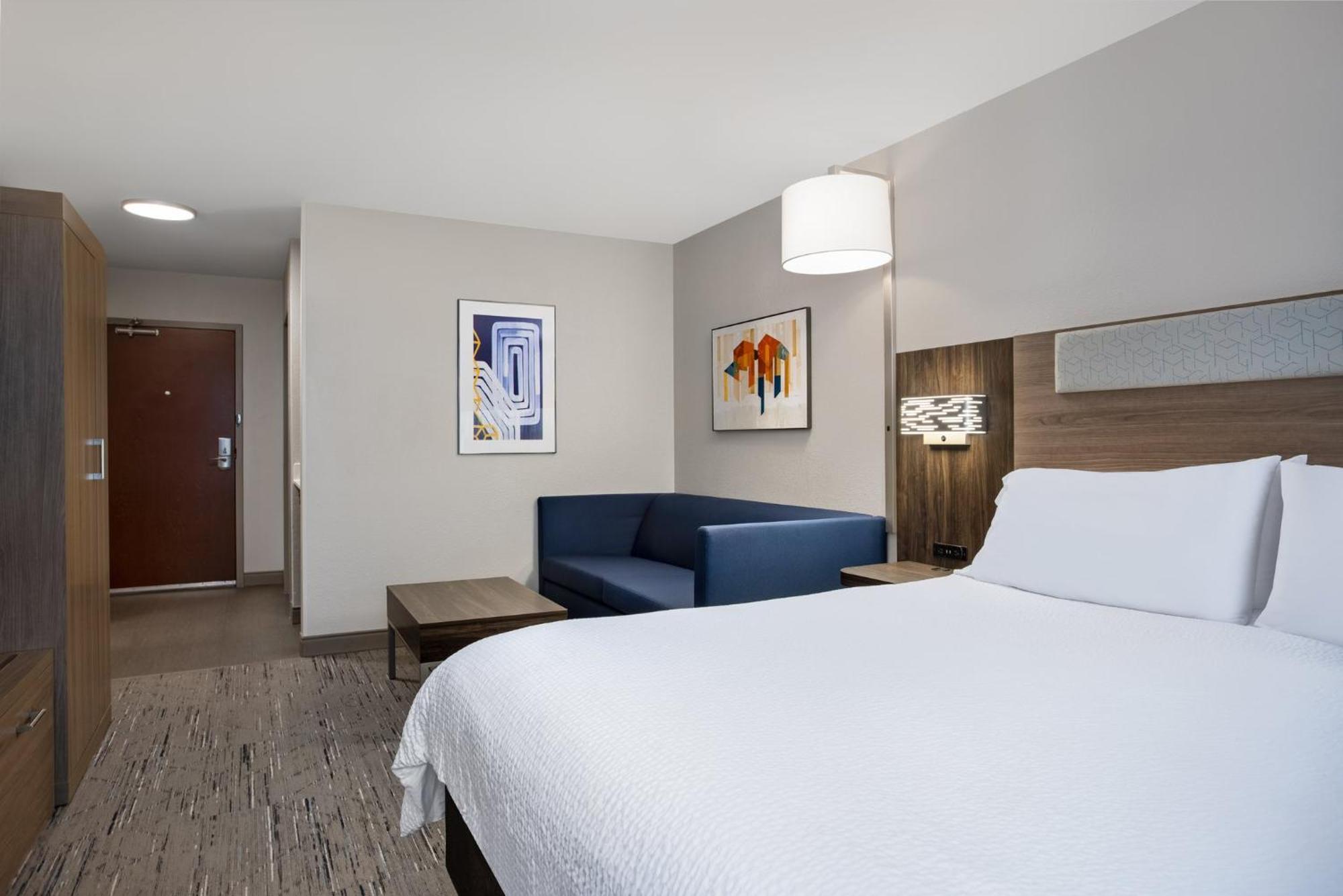 Express & By Ihg