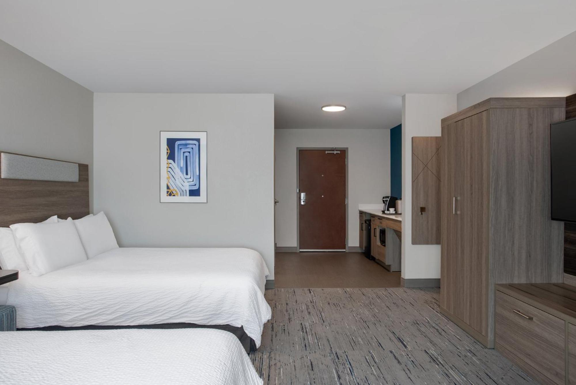 Express & By Ihg 2*