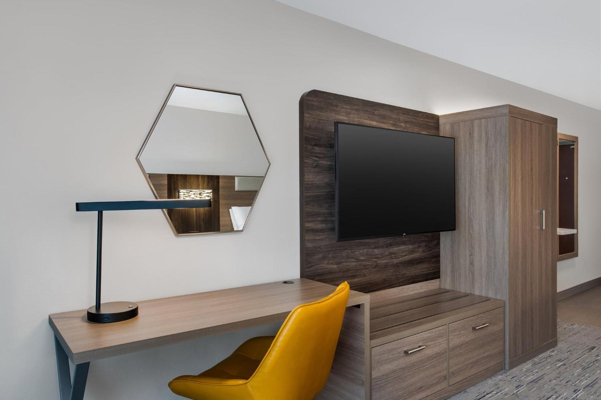 Hotel Express & By Ihg Terre Haute