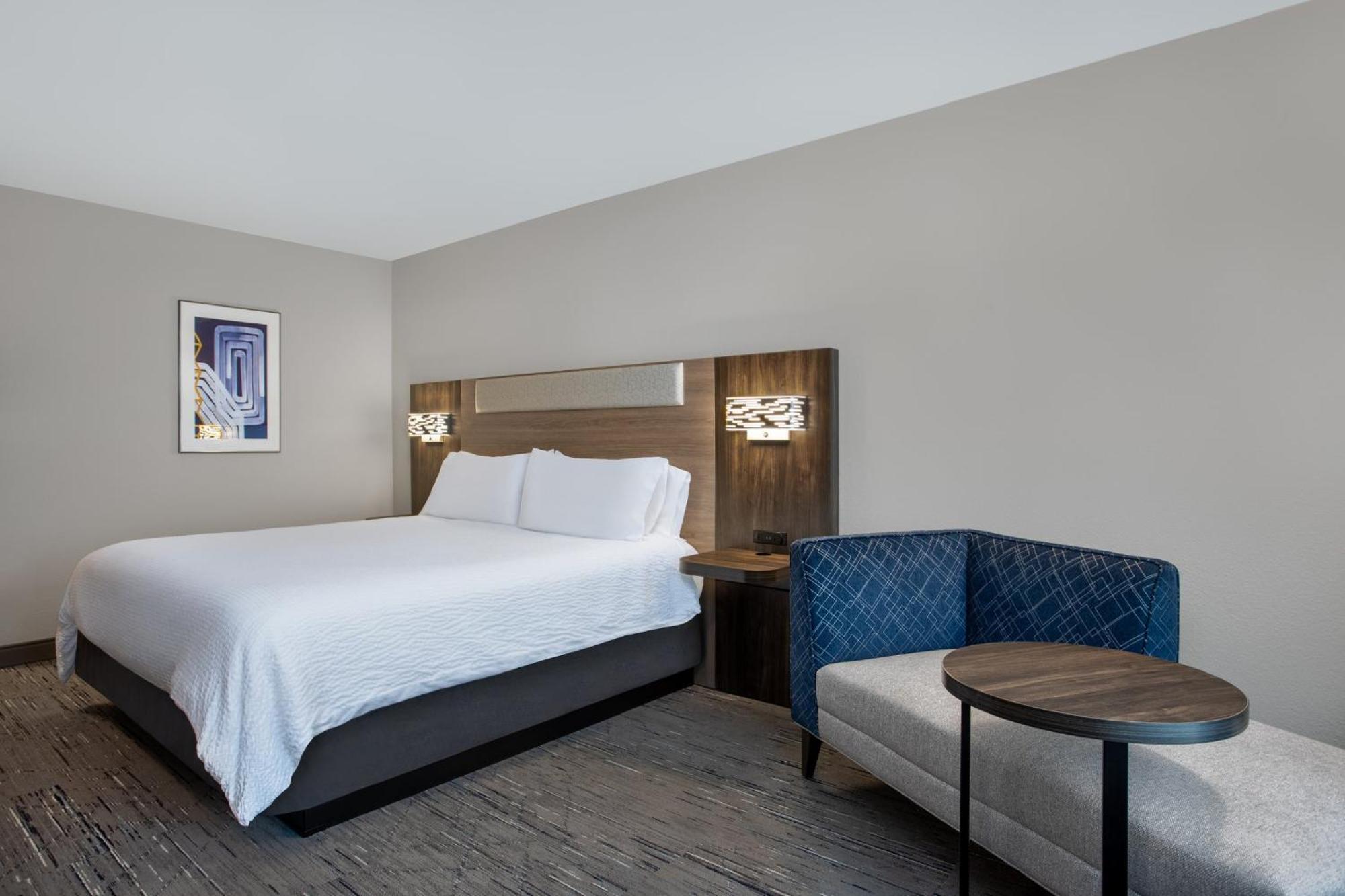 Express & By Ihg 2*