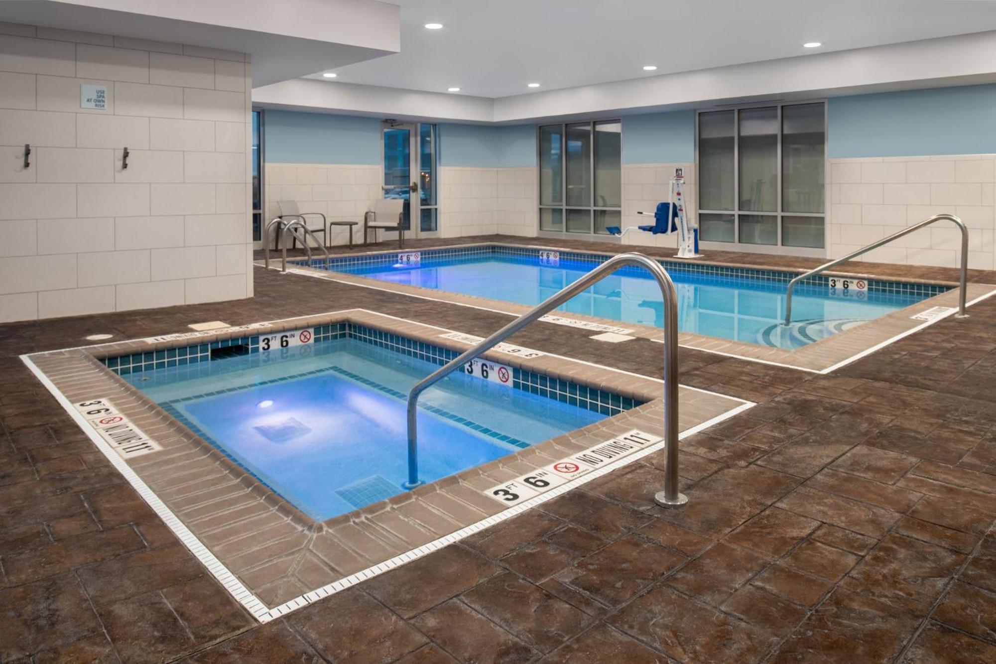 Hotel Express & By Ihg 2*